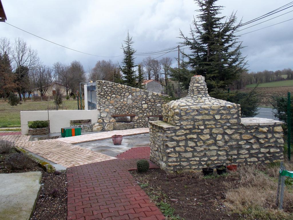 Pensjonat Le Petit Breuil Verteillac Zewnętrze zdjęcie